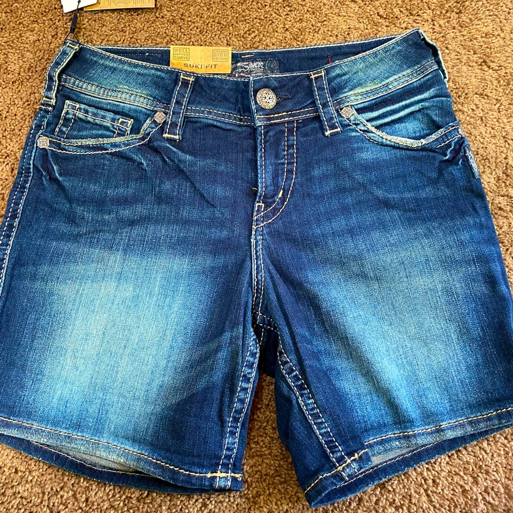 Silver jeans Suki 4” shorts size 29/8